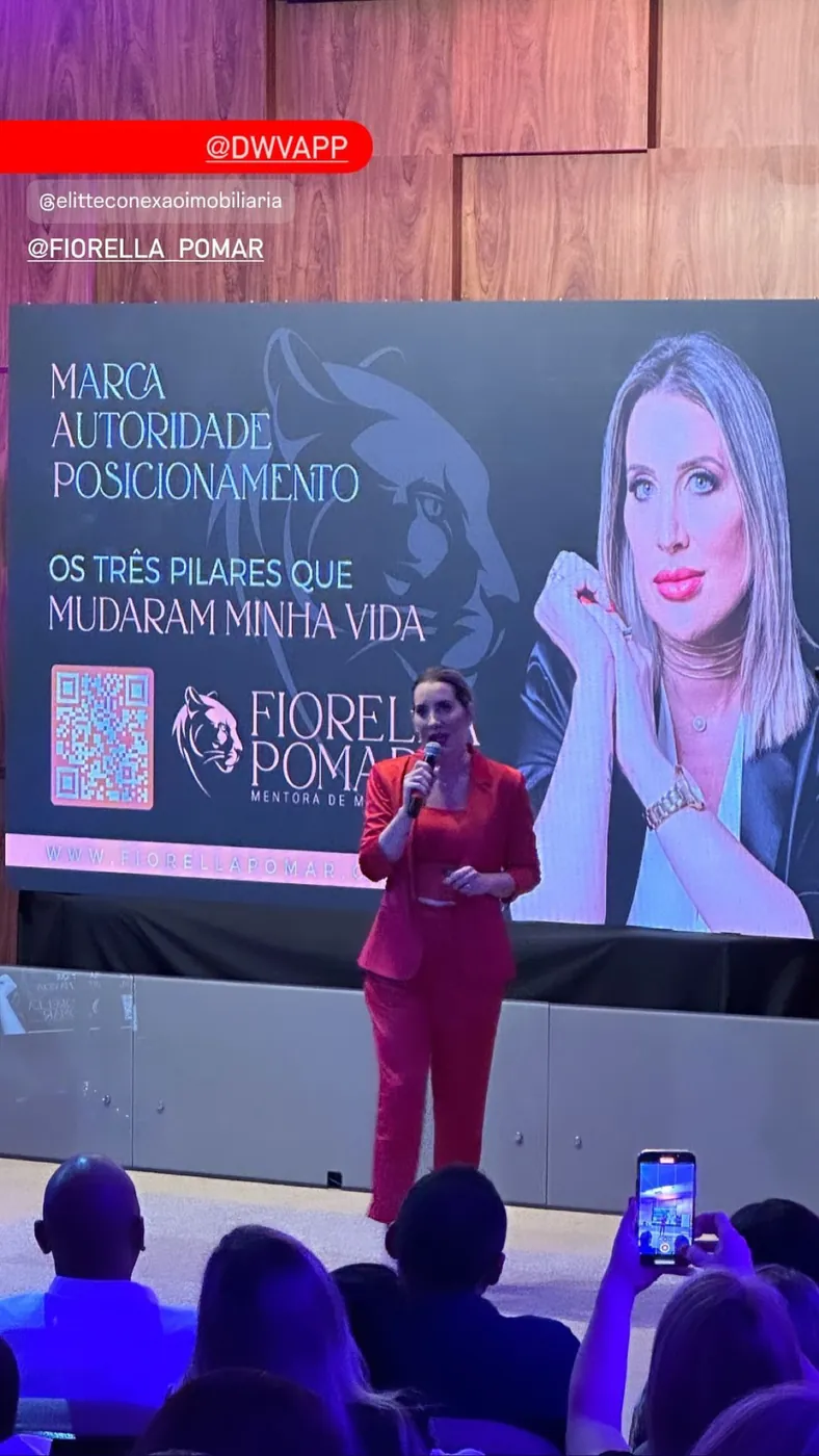 Fiorella Pomar em palestra sobre marca, autoridade e posicionamento