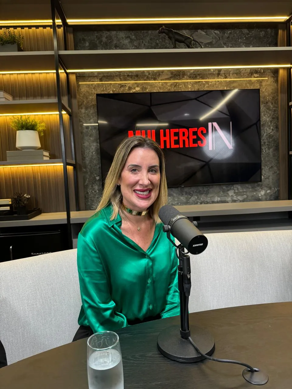 Fiorella Pomar em entrevista em podcast
